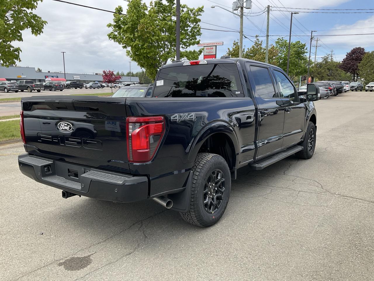 2026 Ford F-150 XLT Photo4