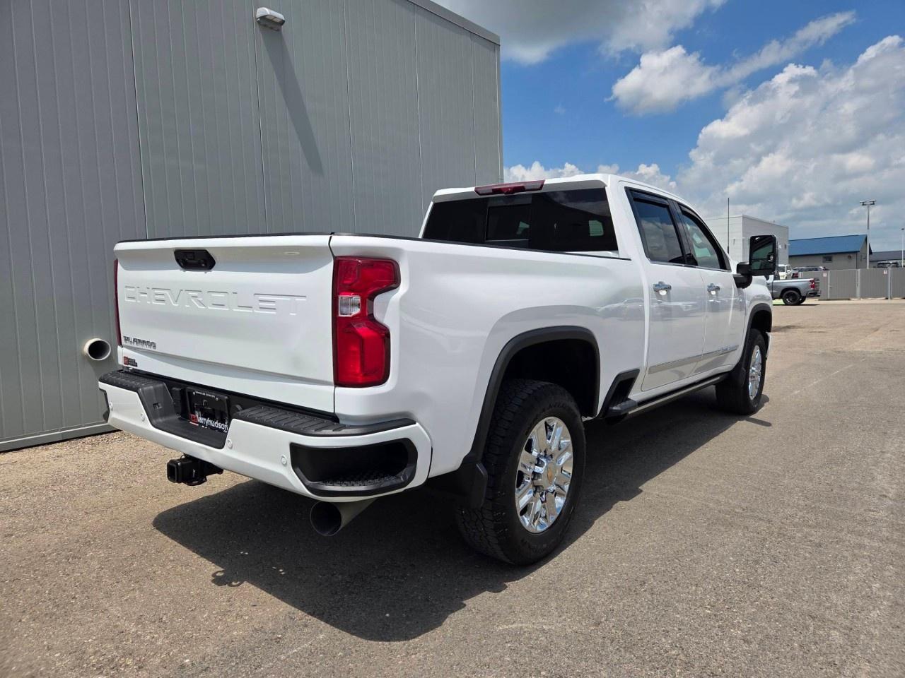 2024 Chevrolet Silverado 2500 HD 4WD Crew Cab Standard Box High Country Photo