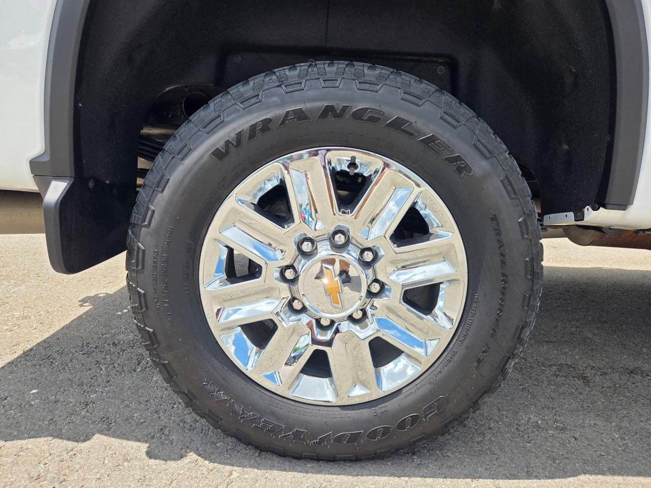 2024 Chevrolet Silverado 2500 HD 4WD Crew Cab Standard Box High Country Photo