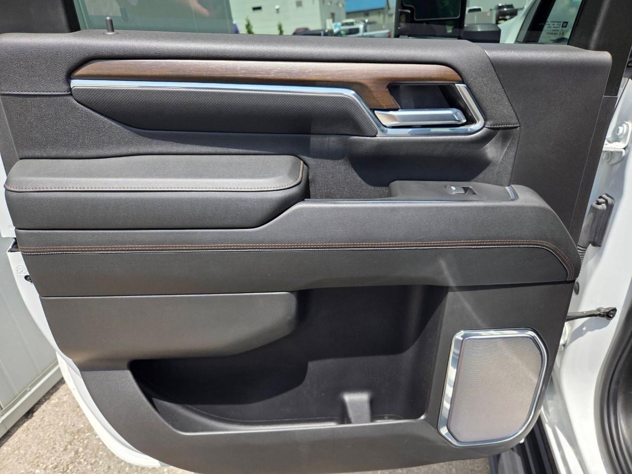 2024 Chevrolet Silverado 2500 HD 4WD Crew Cab Standard Box High Country Photo