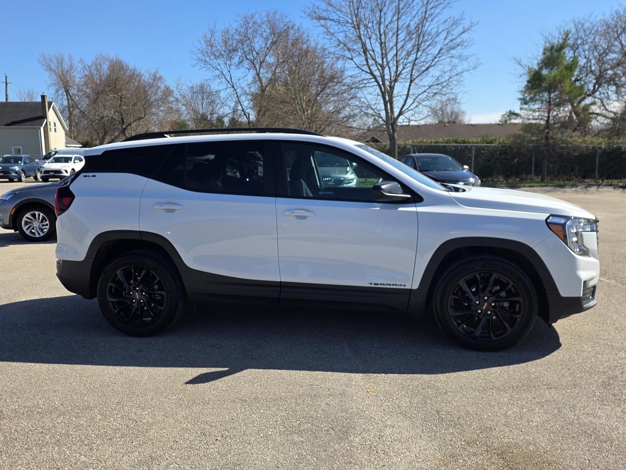 2024 GMC Terrain SLE AWD Photo3