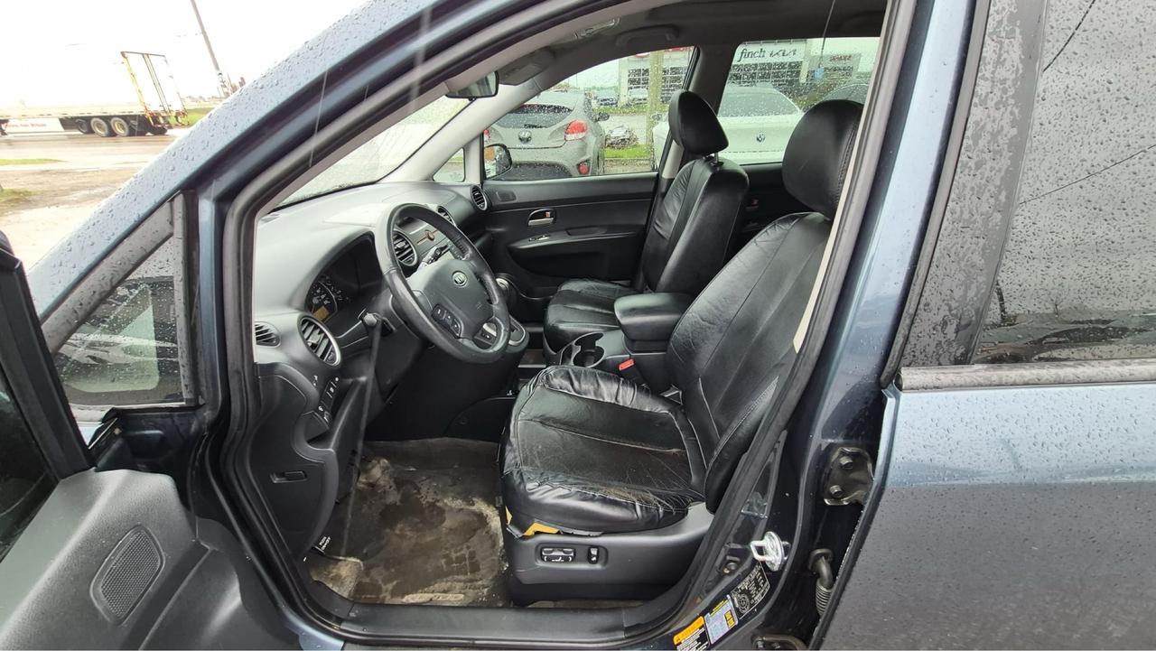 2010 Kia Rondo EX, 7 PASSENGER, V6, LEATHER, 195KMS, AS-IS Photo