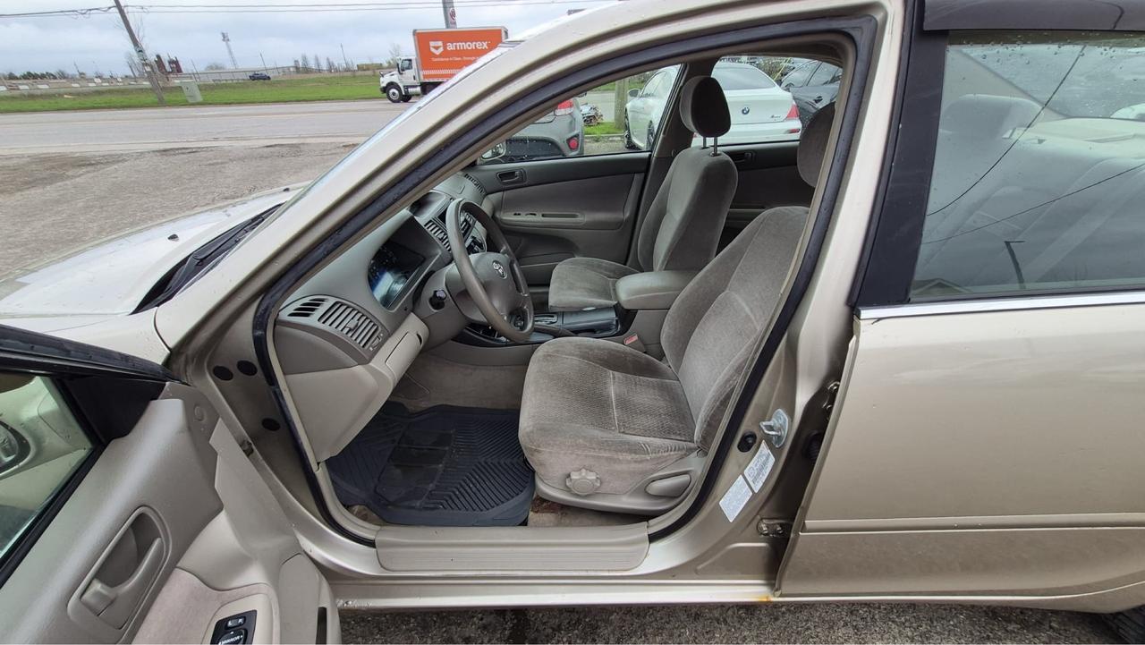 2003 Toyota Camry LE Photo