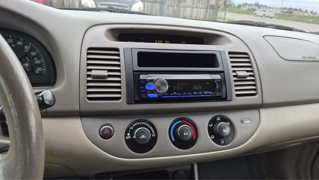2003 Toyota Camry LE Photo