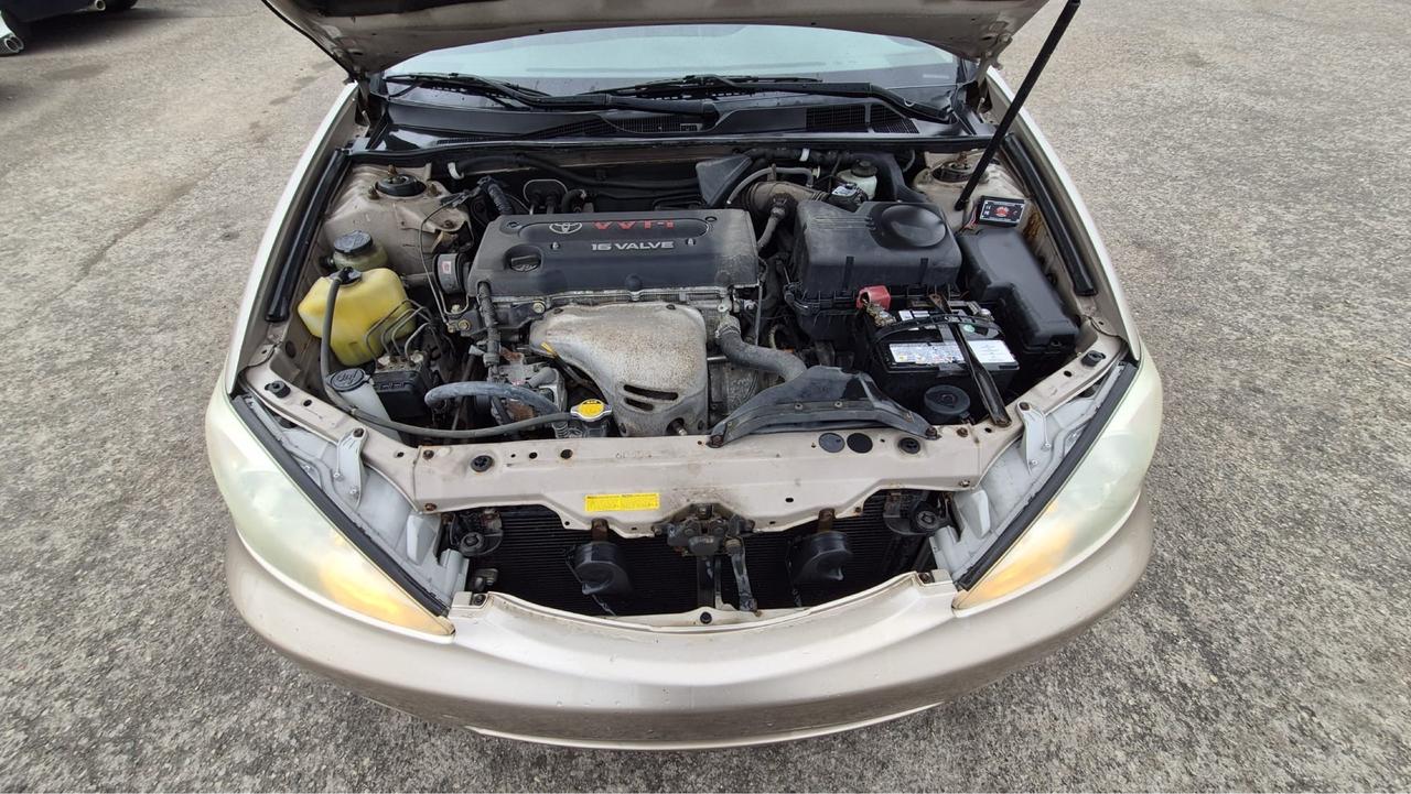 2003 Toyota Camry LE Photo