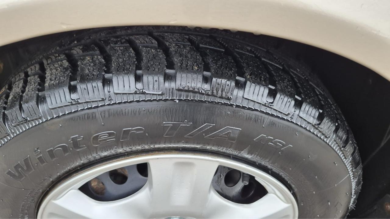2003 Toyota Camry LE Photo