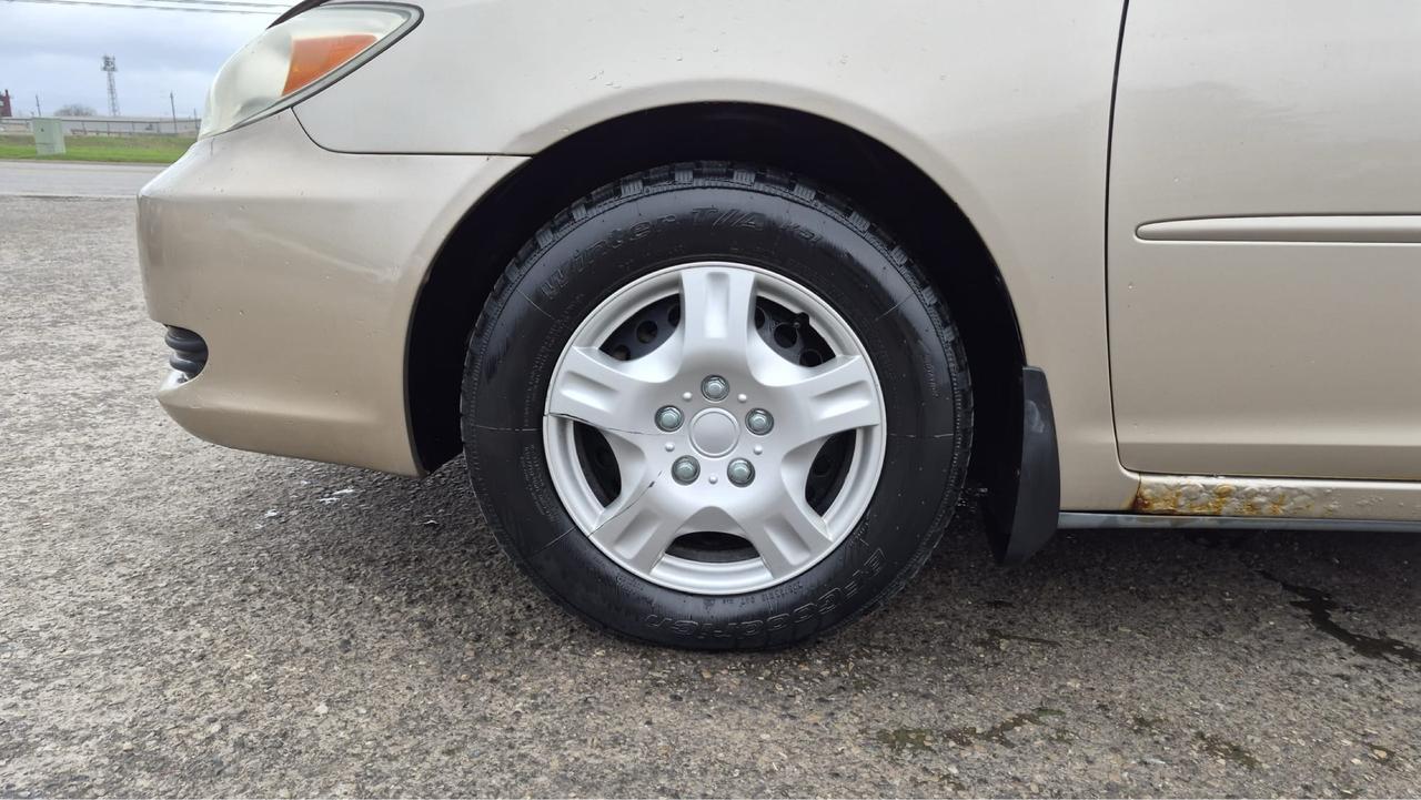 2003 Toyota Camry LE Photo