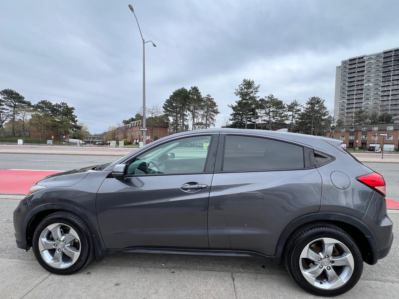 2017 Honda HR-V LANEWATCH ASSIST-BACK CAM-SUNROOF, HEAT.SEATS Photo