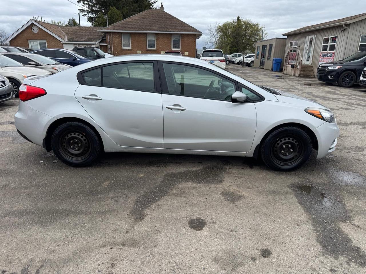 2016 Kia Forte LX, AUTO, SEDAN, 4 CYL, GREAT ON FUEL, CERTIFIED Photo