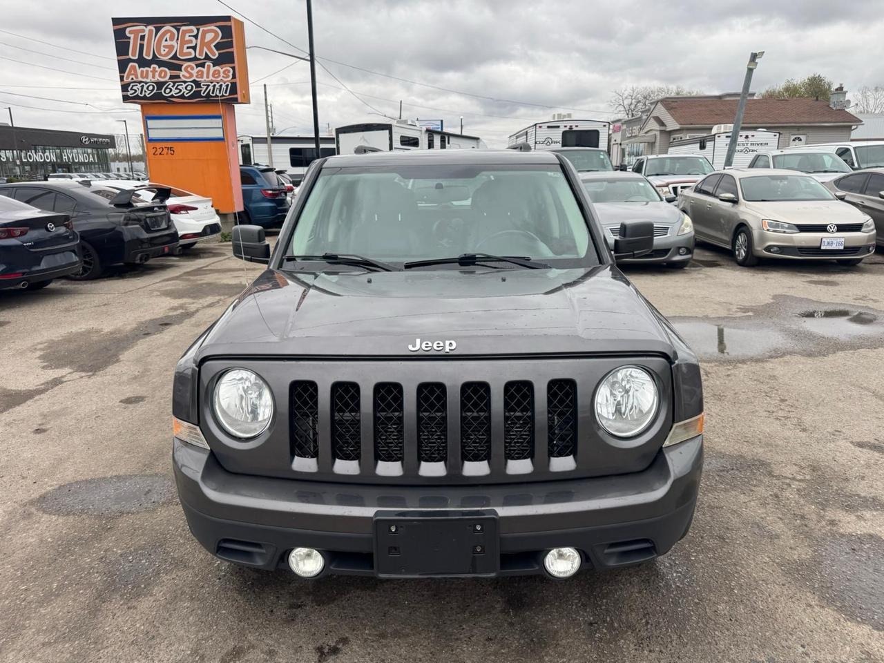 2015 Jeep Patriot High Altitude, LEATHER, SUNROOF, 4 CYL, CERTIFIED Photo