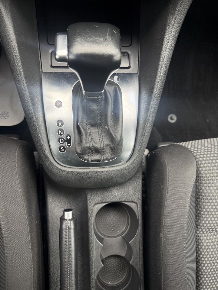 2013 Volkswagen Golf TRENDLINE Photo
