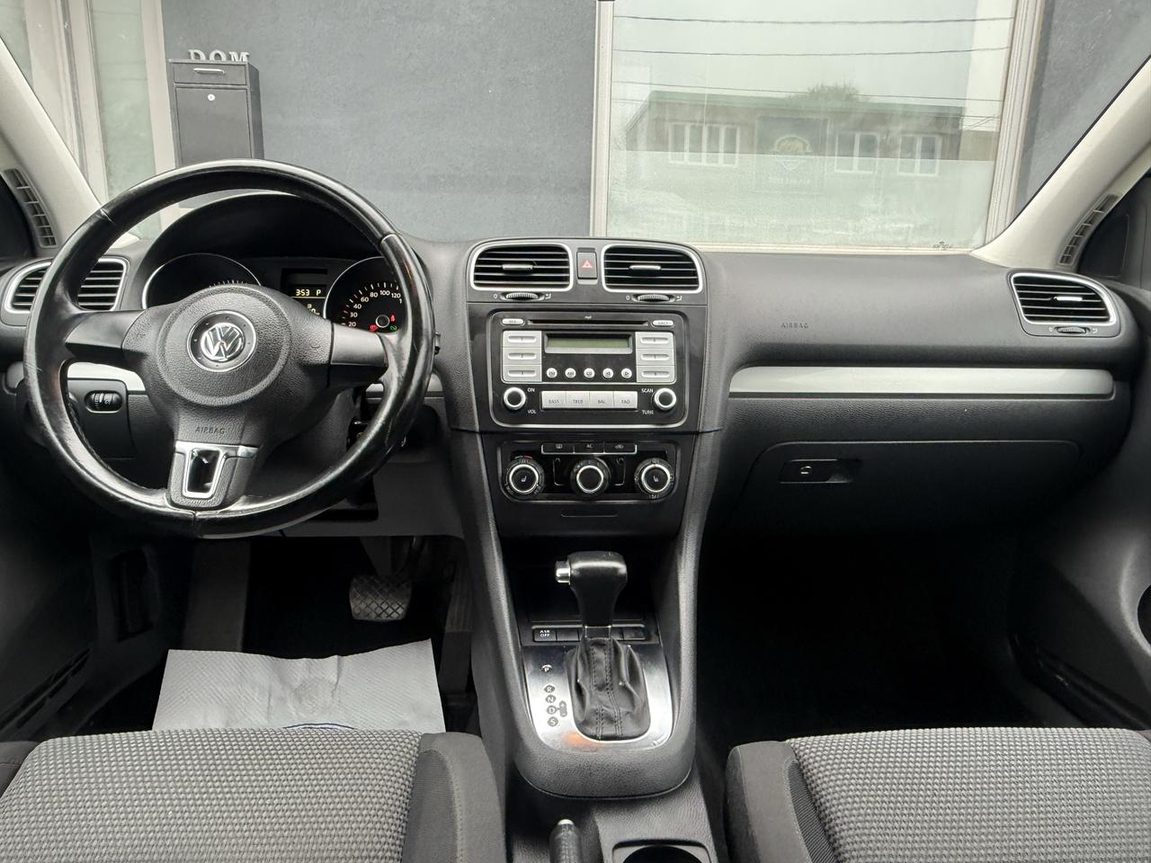 2013 Volkswagen Golf TRENDLINE Photo
