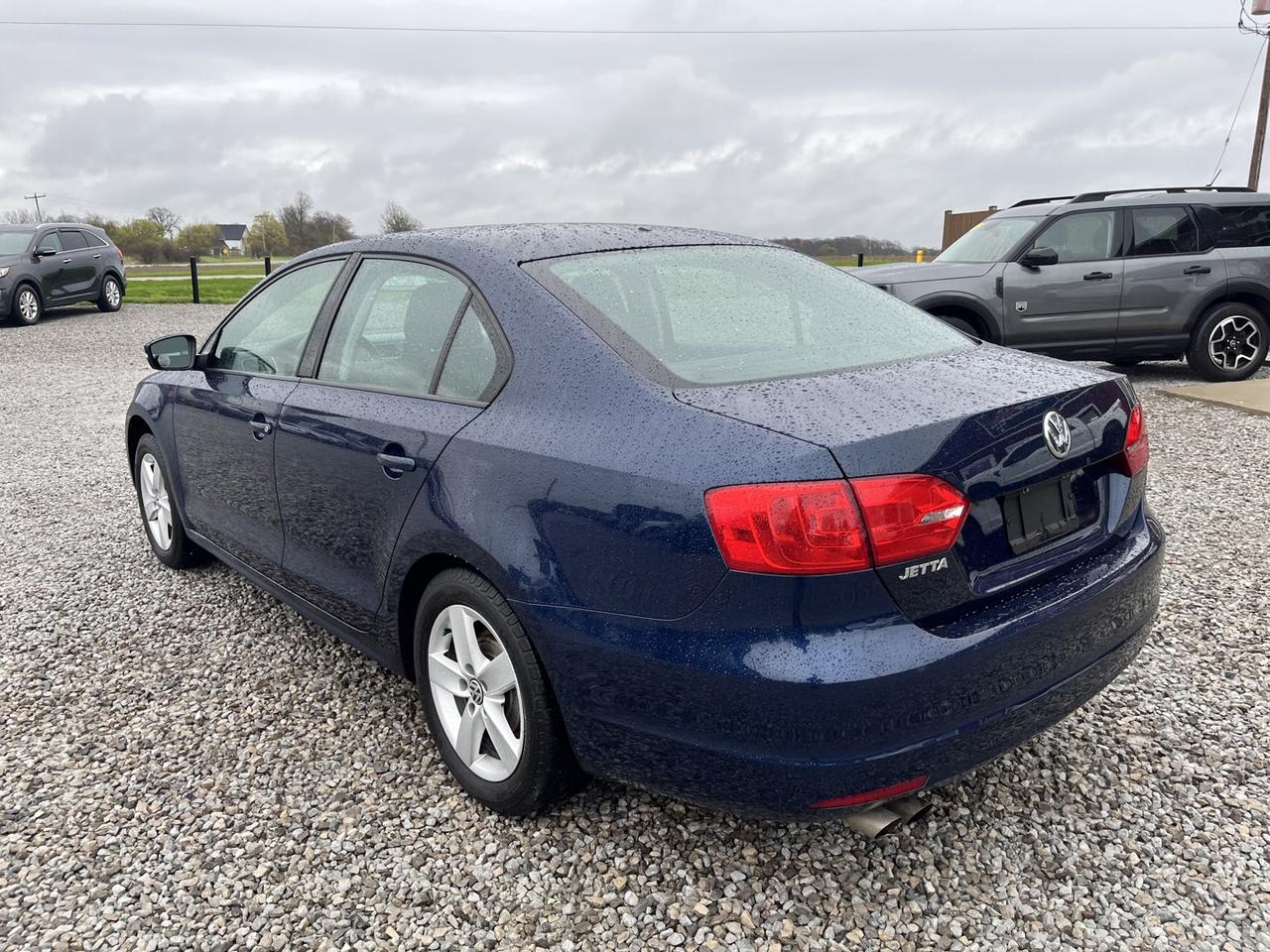 2012 Volkswagen Jetta BASE Photo2