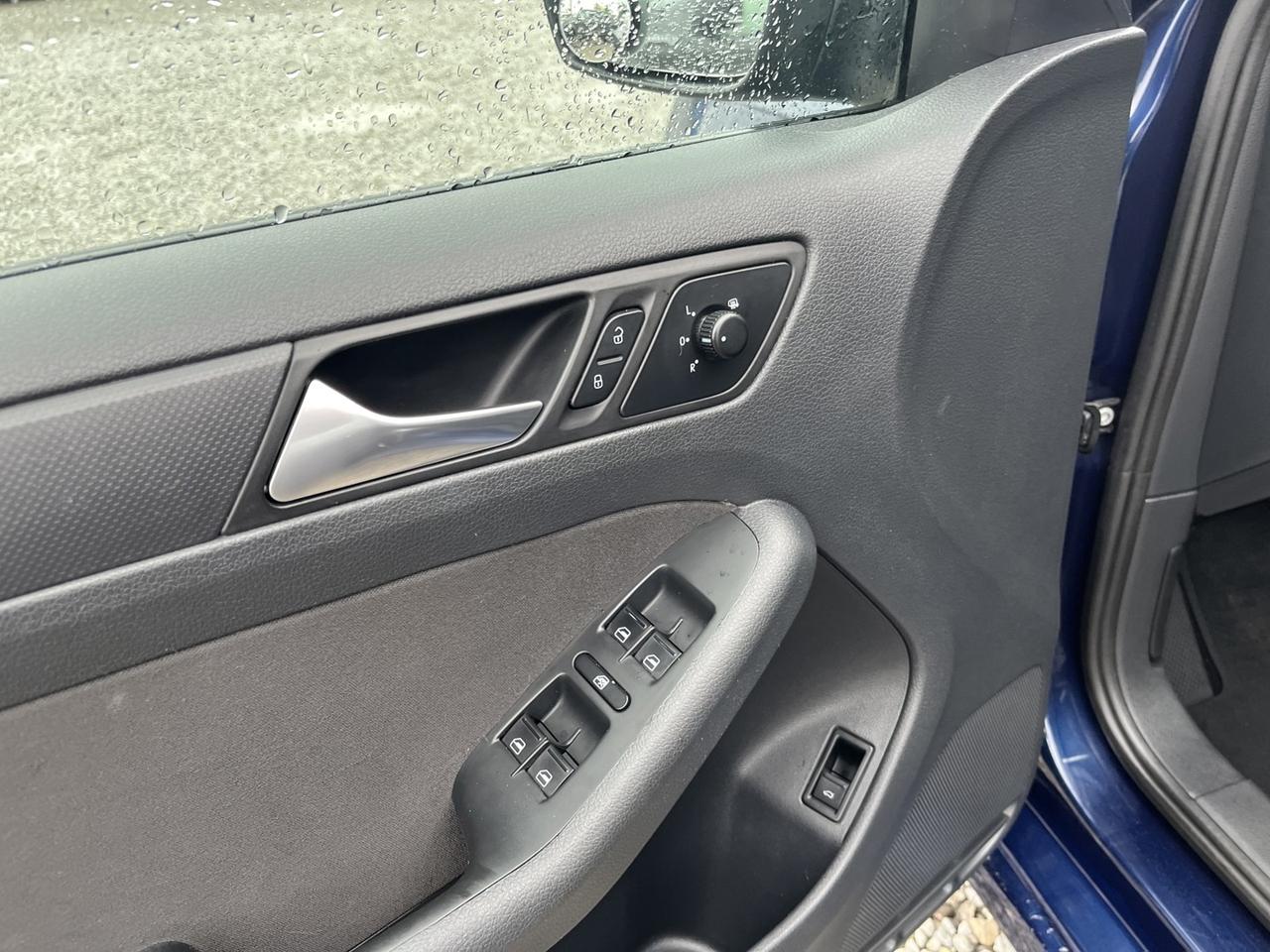 2012 Volkswagen Jetta BASE Photo