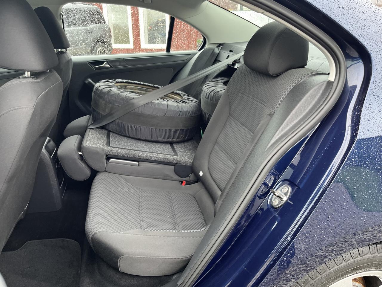 2012 Volkswagen Jetta BASE Photo