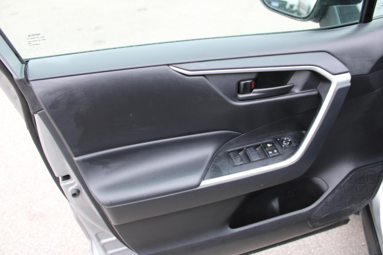 2025 Toyota RAV4 LE AWD Photo
