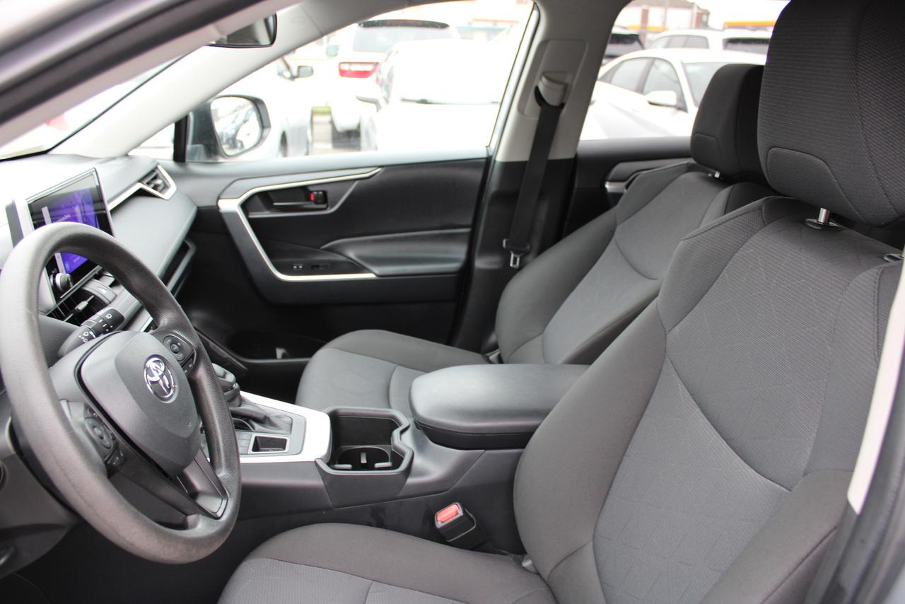 2025 Toyota RAV4 LE AWD Photo