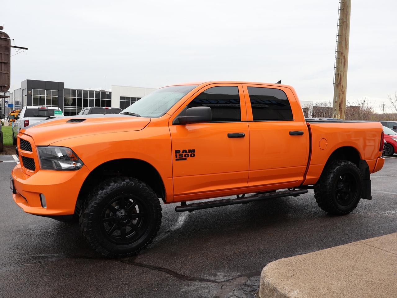 2019 RAM 1500 V8 TRADESMAN CREW 4WD CERTIFIED *SERVICE RECORDS* CAMERA NAV BLUETOOTH LEATHER HEATED SEATS CRUISE ALLOYS Photo