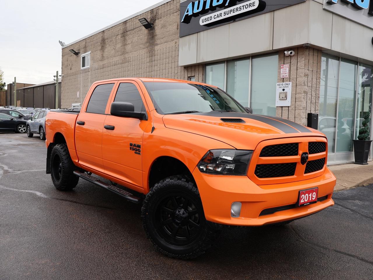 2019 RAM 1500 V8 TRADESMAN CREW 4WD CERTIFIED *SERVICE RECORDS* CAMERA NAV BLUETOOTH LEATHER HEATED SEATS CRUISE ALLOYS Photo