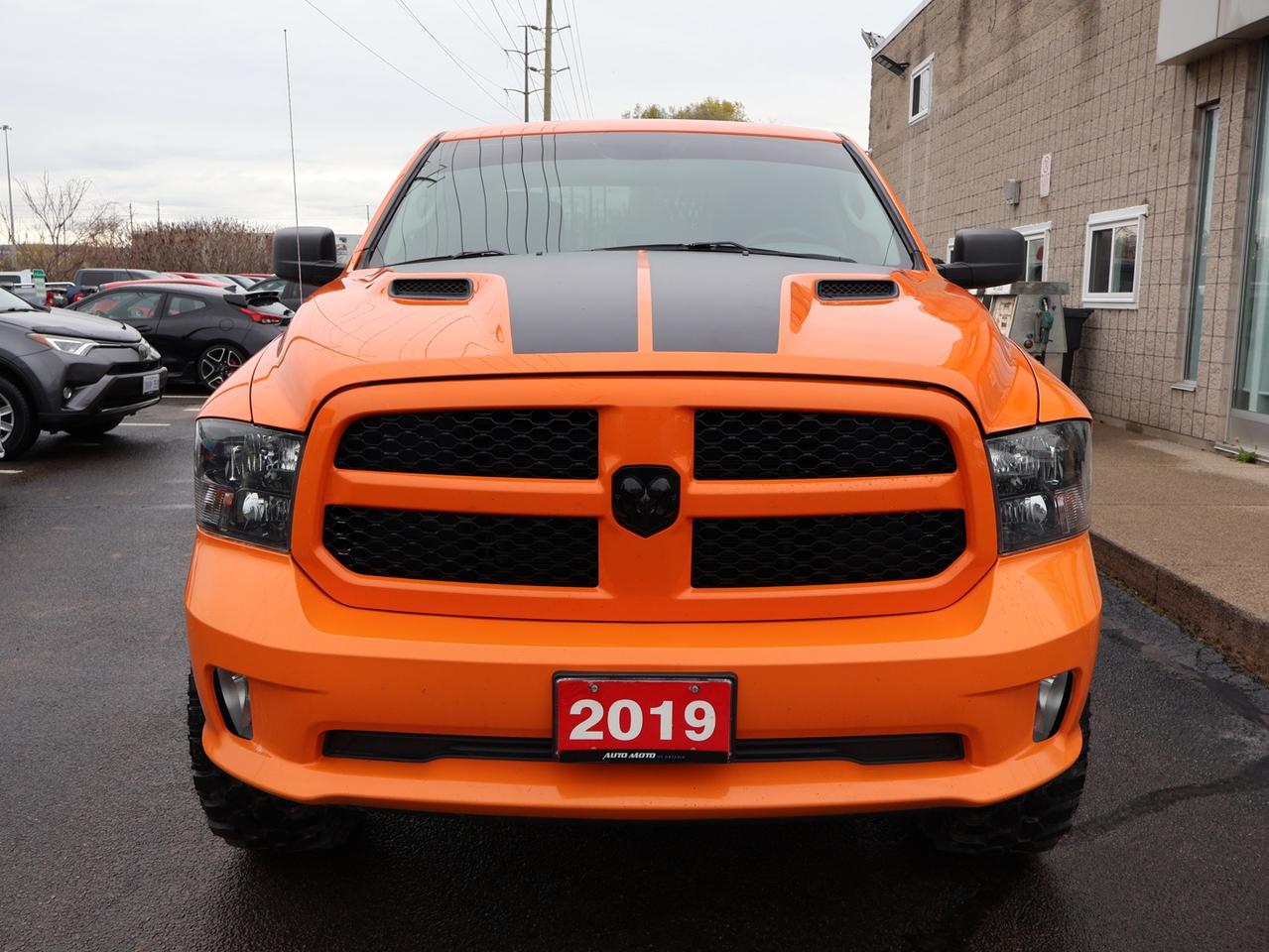 2019 RAM 1500 V8 TRADESMAN CREW 4WD CERTIFIED *SERVICE RECORDS* CAMERA NAV BLUETOOTH LEATHER HEATED SEATS CRUISE ALLOYS Photo