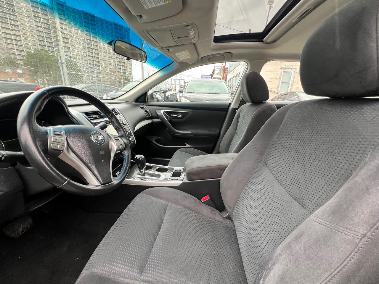 2014 Nissan Altima BACK CAM- NAV- SUNROOF- HEATED SEATS-BLUETOOTH Photo