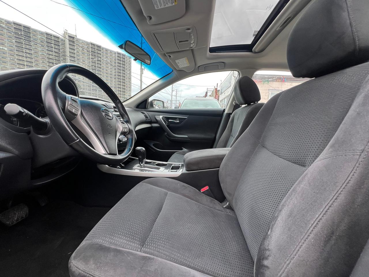 2014 Nissan Altima BACK CAM- NAV- SUNROOF- HEATED SEATS-BLUETOOTH Photo