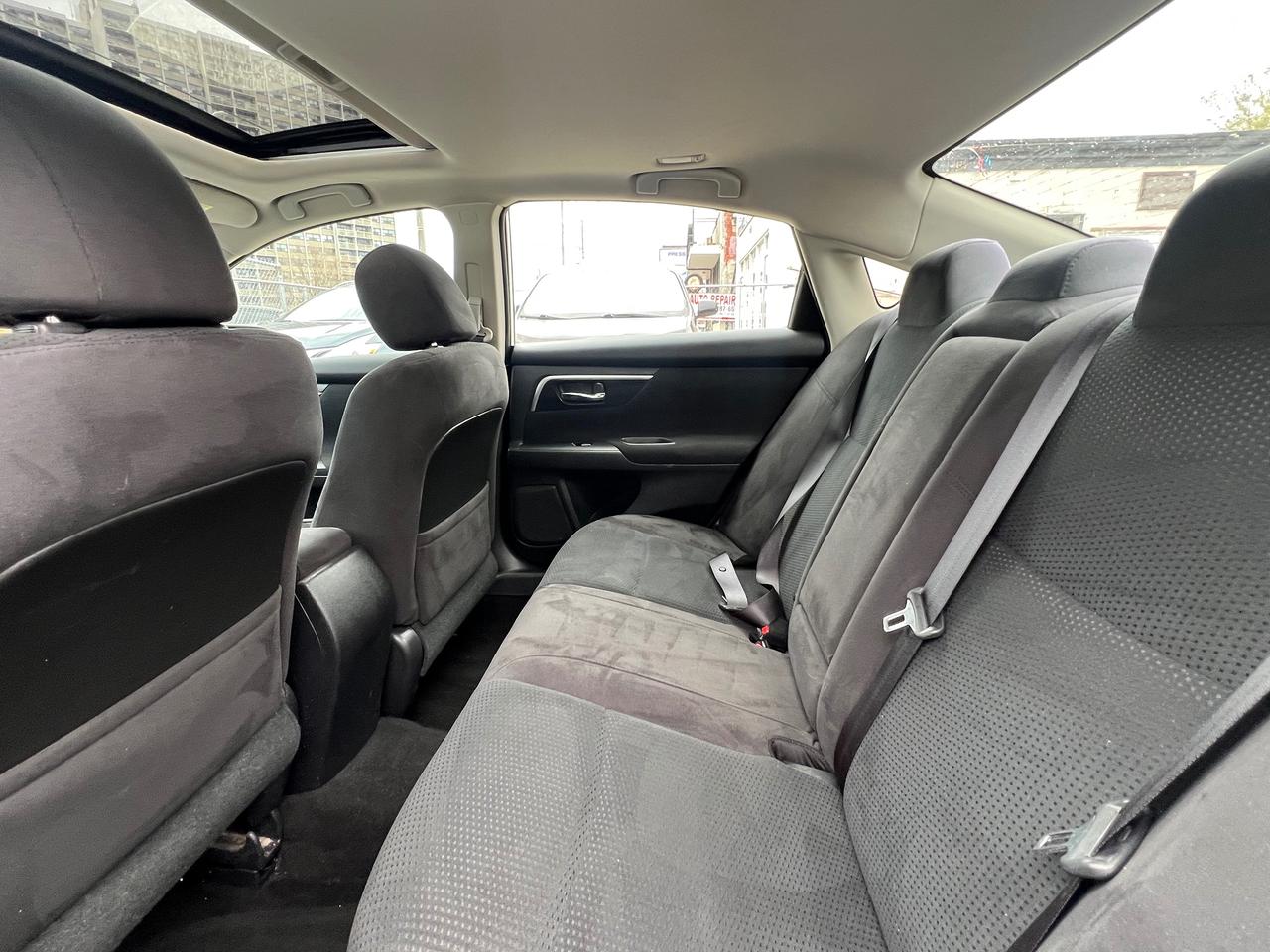 2014 Nissan Altima BACK CAM- NAV- SUNROOF- HEATED SEATS-BLUETOOTH Photo