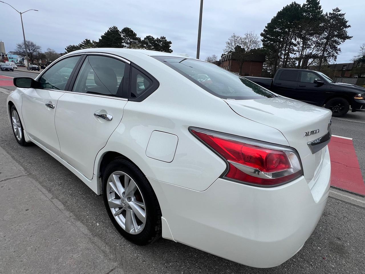 2014 Nissan Altima BACK CAM- NAV- SUNROOF- HEATED SEATS-BLUETOOTH Photo4