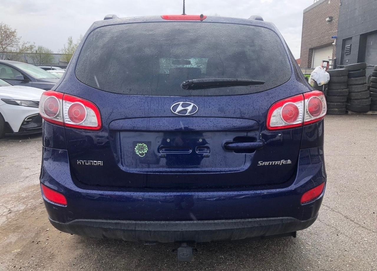 2010 Hyundai Santa Fe GL, AS-IS Photo