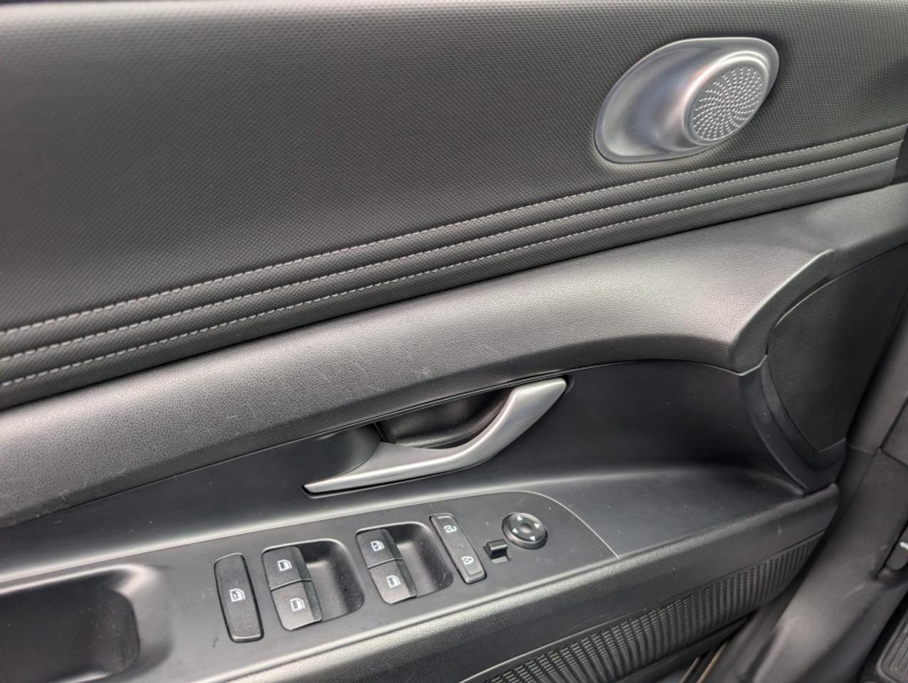 2021 Hyundai Elantra PREFERRED/ SUNROOF/ BLINDSPOT/ REAR CAM/ CARPLAY Photo