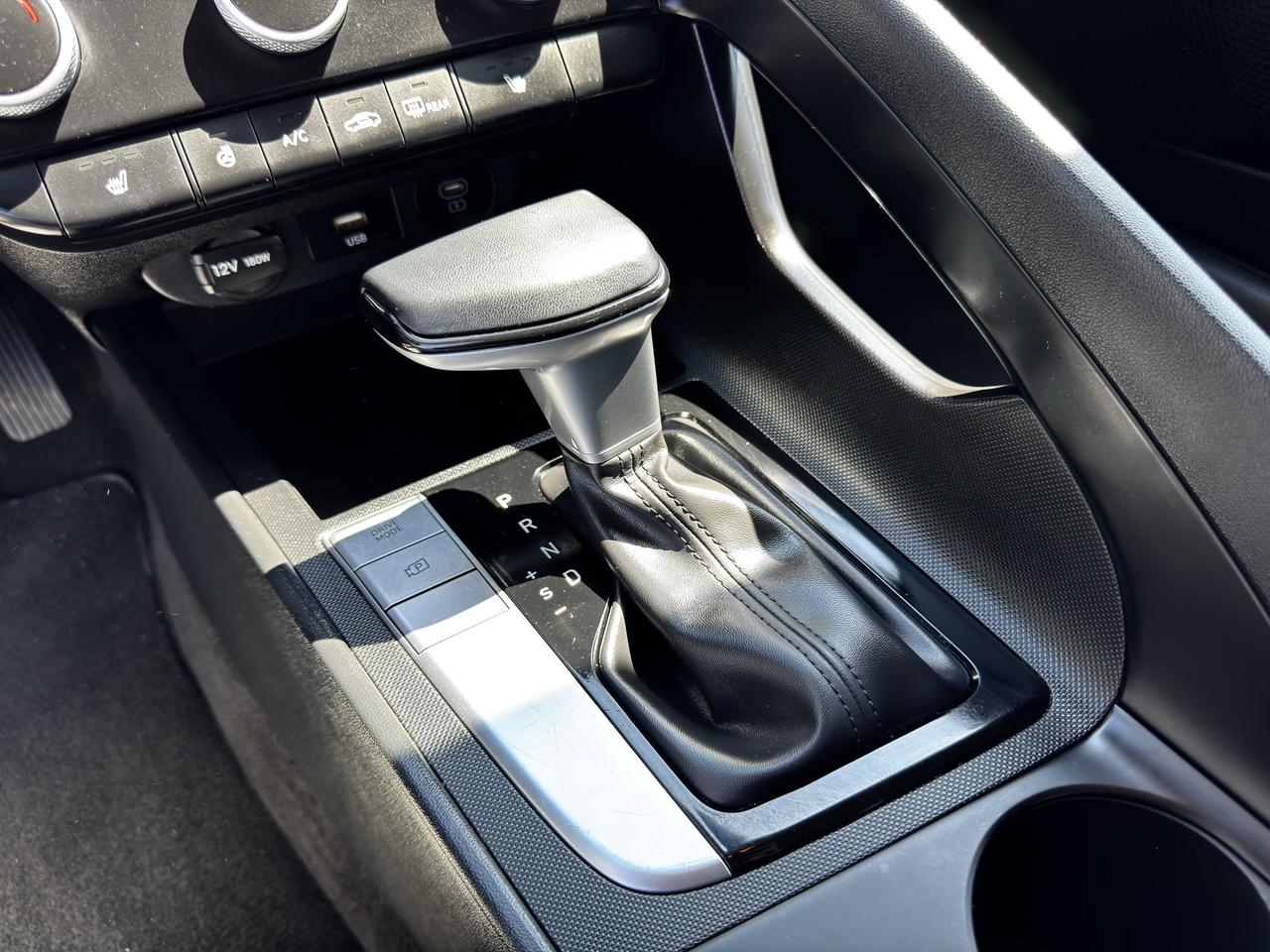 2025 Hyundai Elantra FINANCING AVAILABLE Photo12