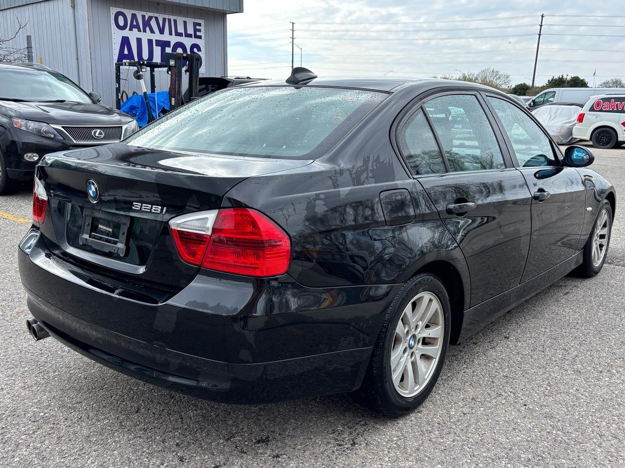 2007 BMW 3 Series 4dr Sdn 328i RWD Photo