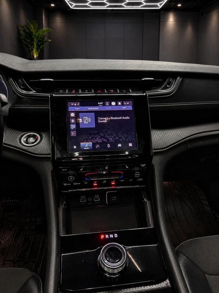 2024 Jeep Grand Cherokee L ALTITUDE 4X4 Photo