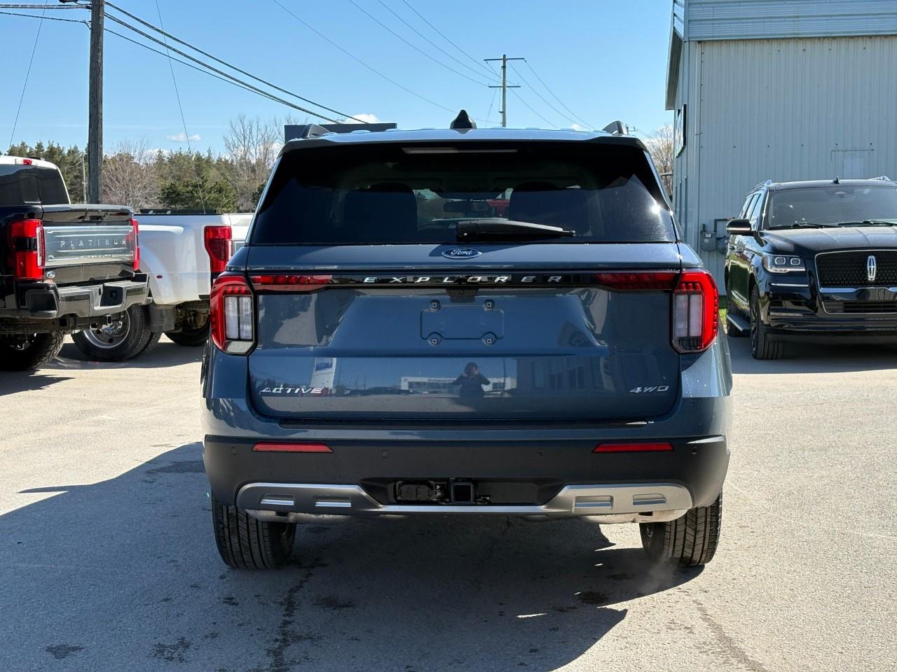 2026 Ford Explorer Active w/200A Pkg 4WD Photo
