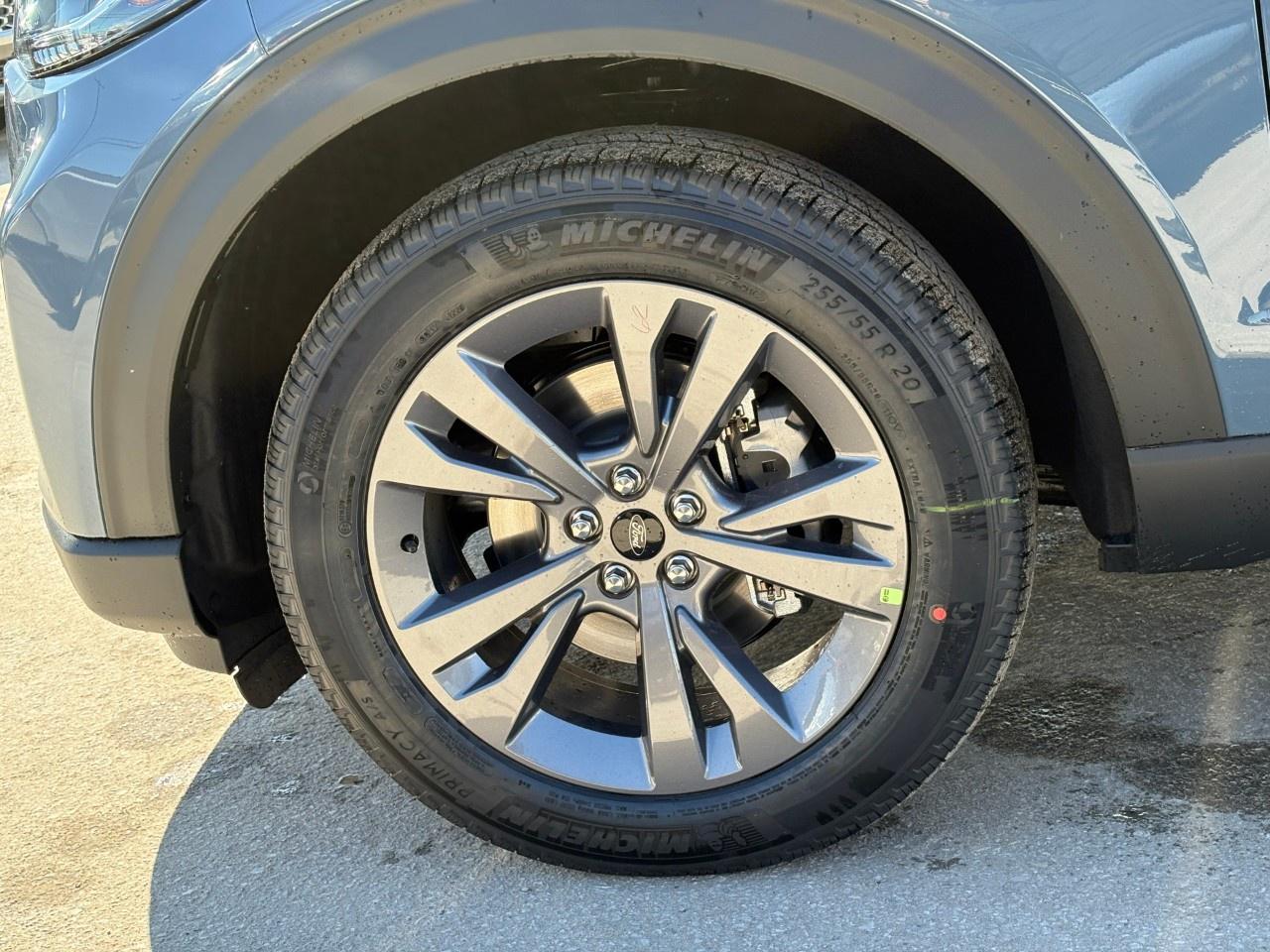 2026 Ford Explorer Active w/200A Pkg 4WD Photo