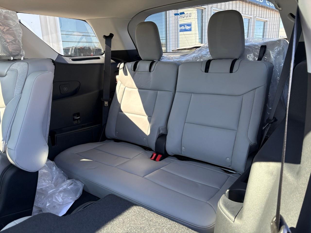 2026 Ford Explorer Active w/200A Pkg 4WD Photo