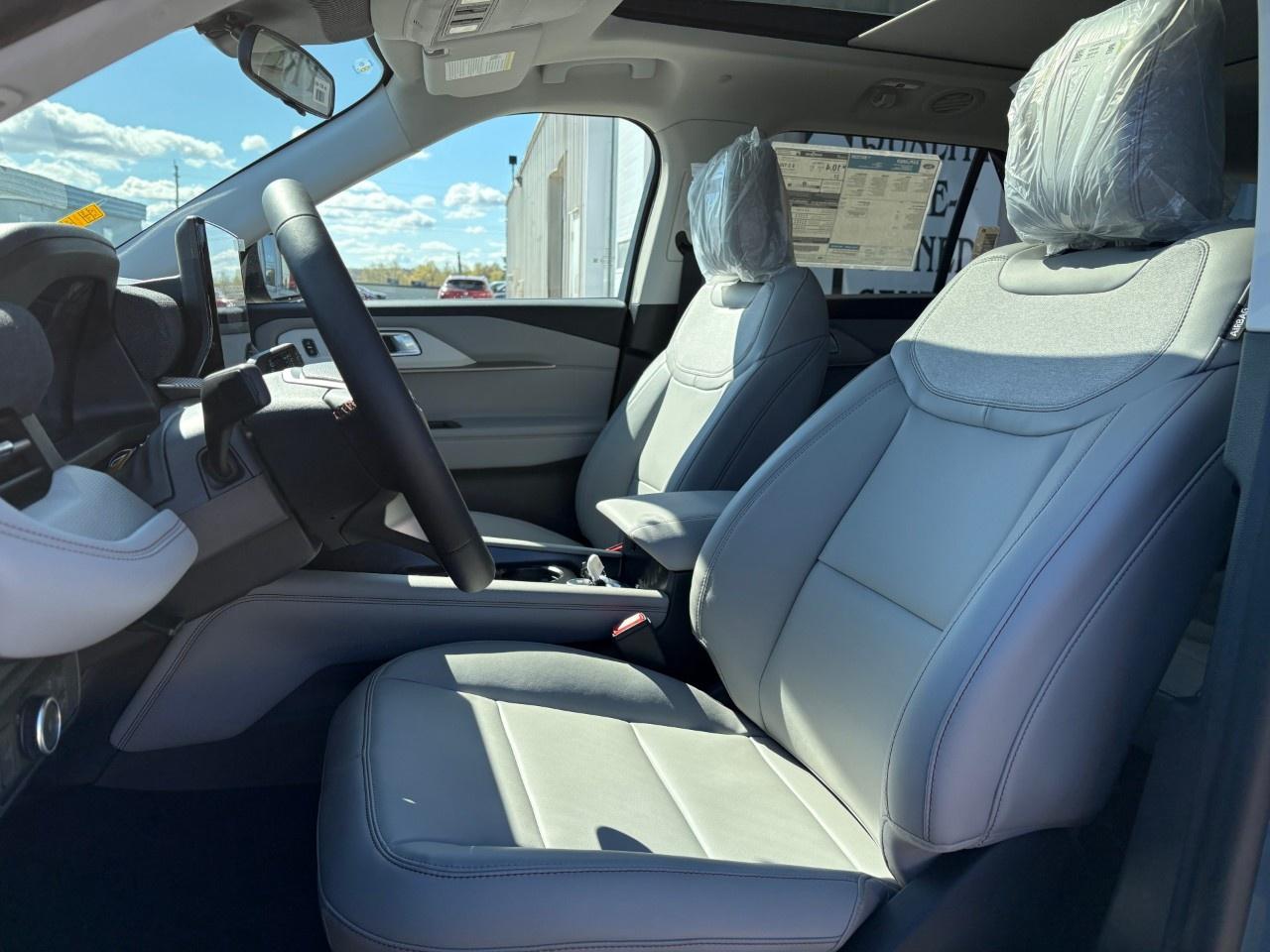 2026 Ford Explorer Active w/200A Pkg 4WD Photo