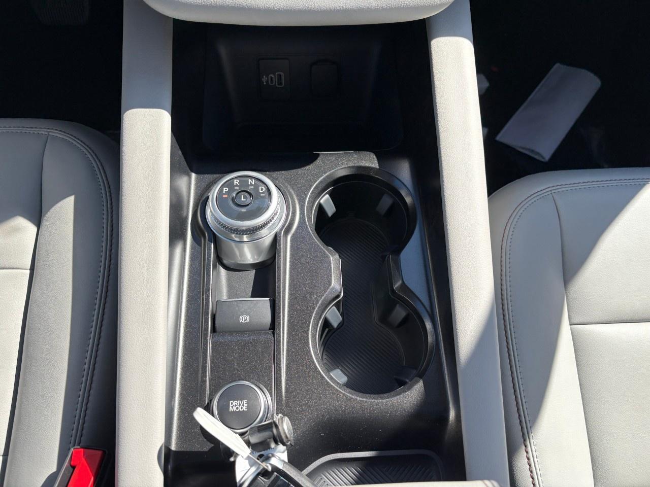 2026 Ford Explorer Active w/200A Pkg 4WD Photo