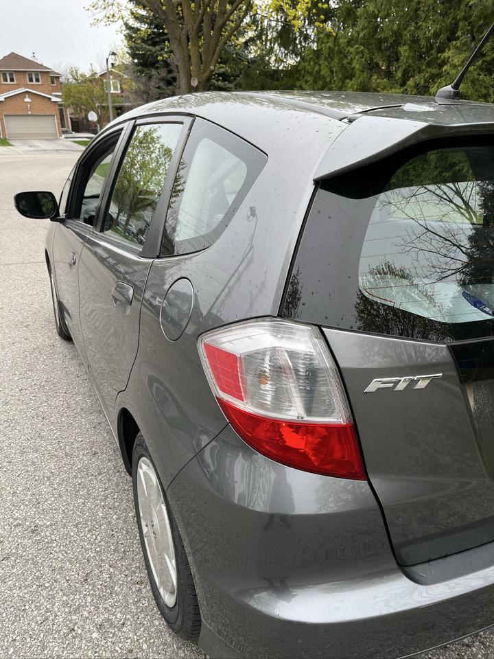 2011 Honda Fit LX *ONLY 114,889KMS! 1 ok my Local Senior Owner!! Photo