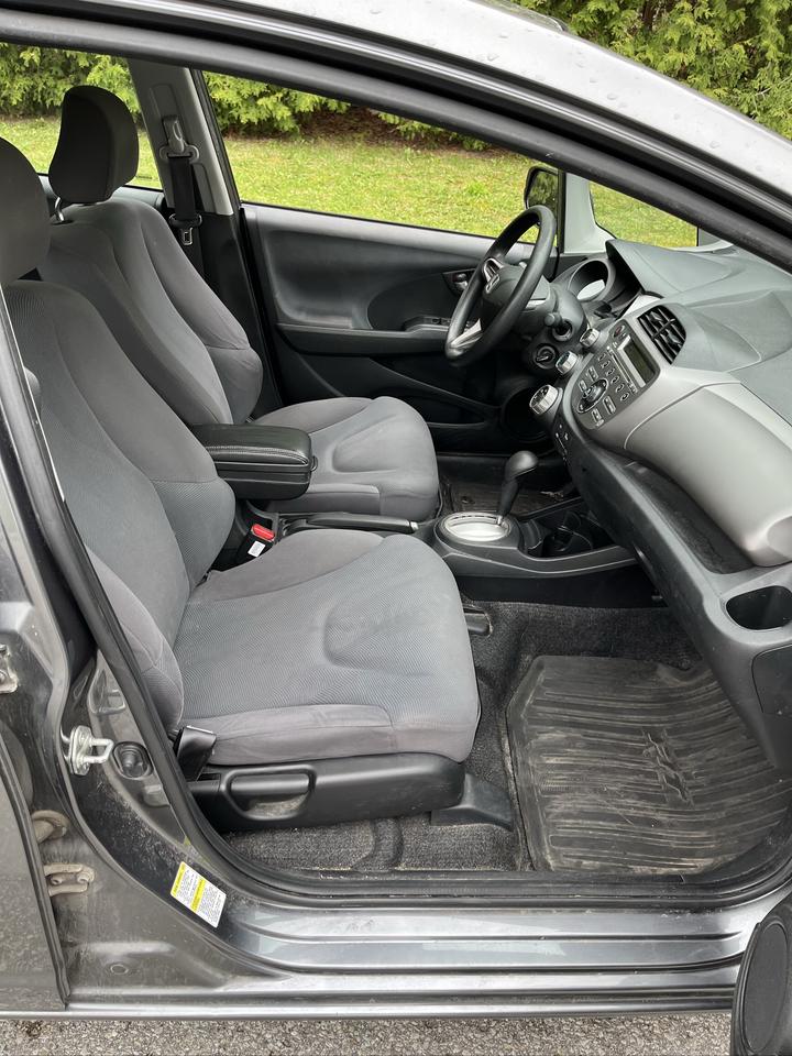 2011 Honda Fit LX *ONLY 114,889KMS! 1 ok my Local Senior Owner!! Photo