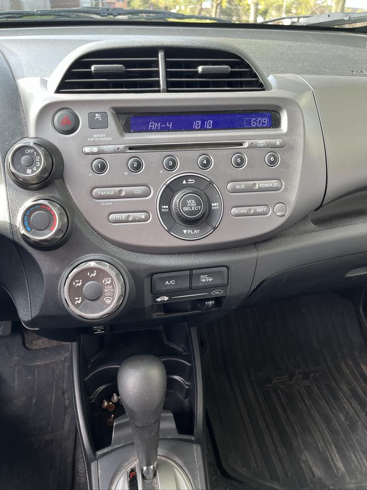 2011 Honda Fit LX *ONLY 114,889KMS! 1 Local Senior Owner!! Photo