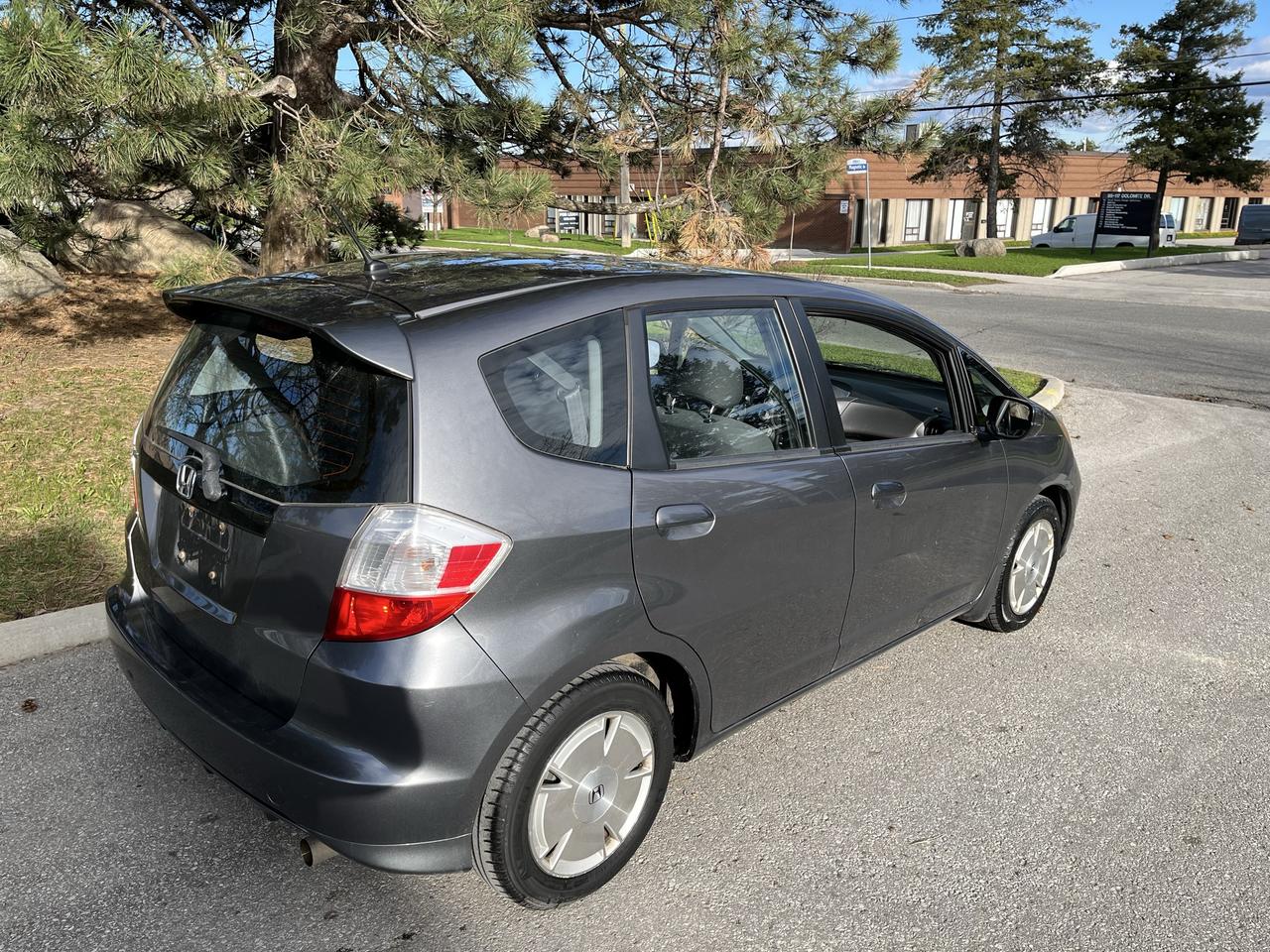 2011 Honda Fit LX *ONLY 114,889KMS! 1 Local Senior Owner!! Photo2