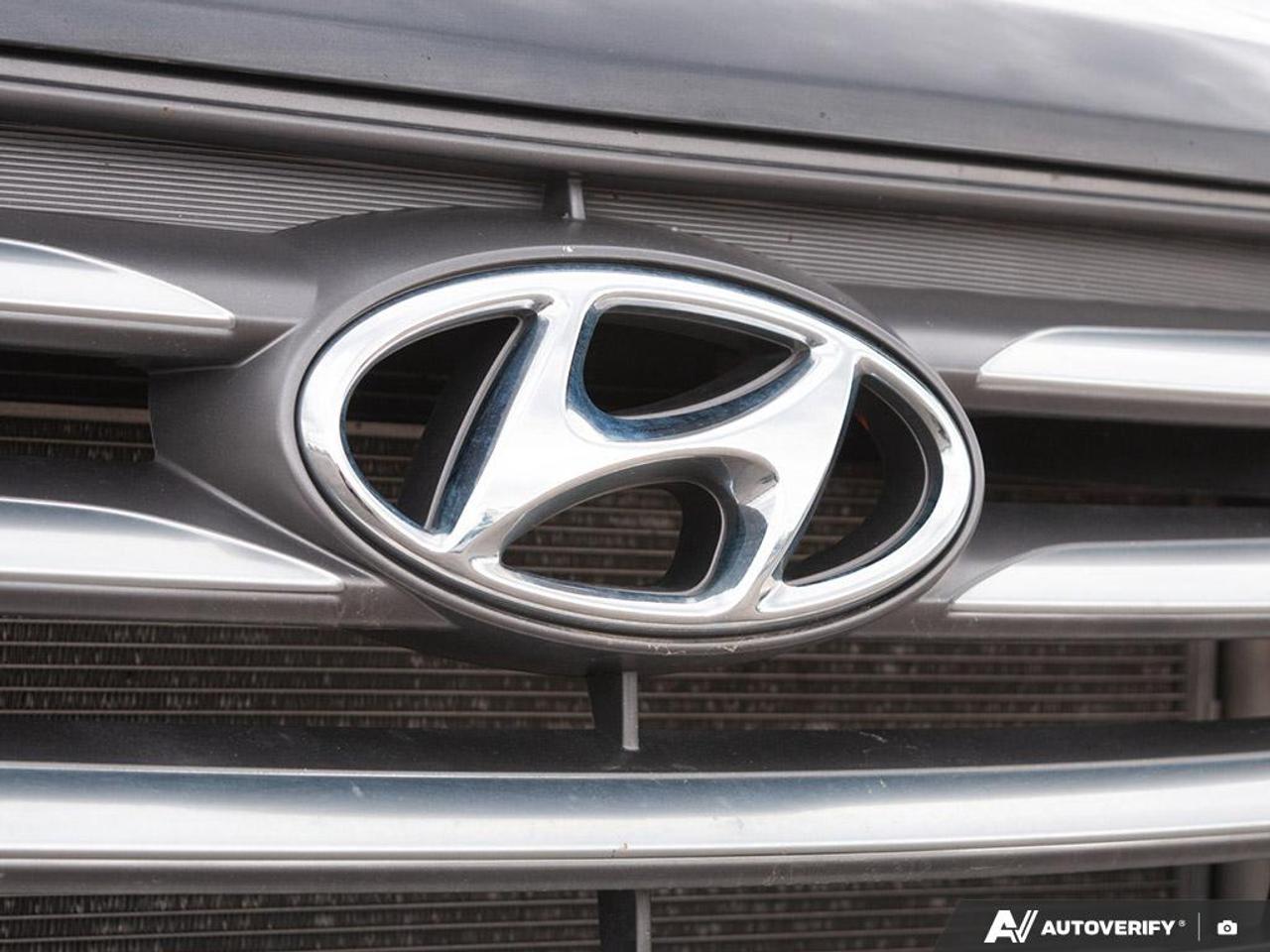 2018 Hyundai Santa Fe Sport 2.4 SE HEATED FRONT & REAR SEATS | POWER MOONROOF Photo