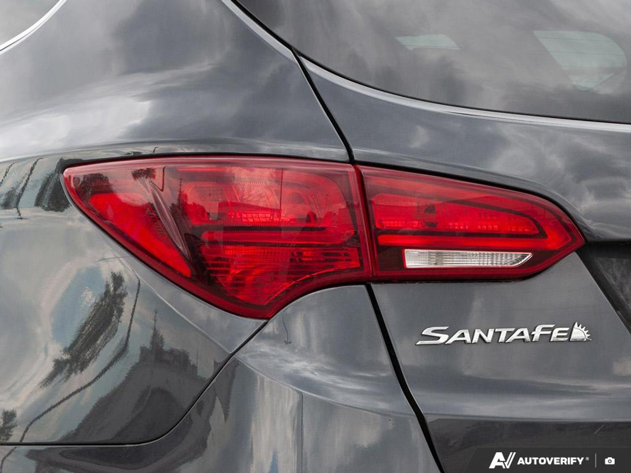 2018 Hyundai Santa Fe Sport 2.4 SE HEATED FRONT & REAR SEATS | POWER MOONROOF Photo