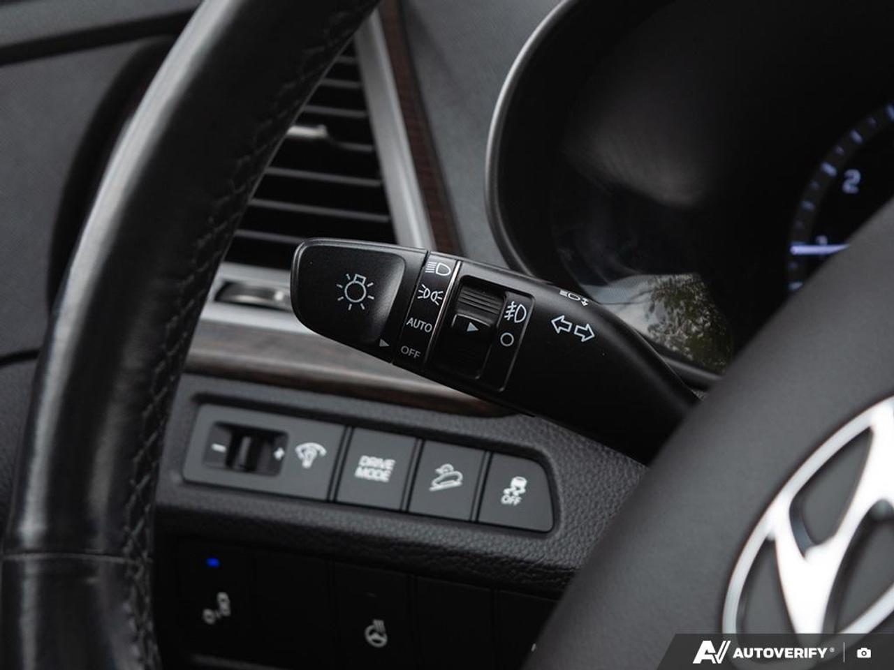 2018 Hyundai Santa Fe Sport 2.4 SE HEATED FRONT & REAR SEATS | POWER MOONROOF Photo