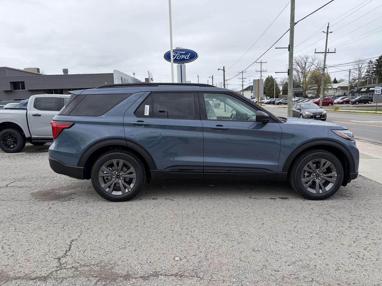 2026 Ford Explorer ACTIVE W/200A PKG 4WD 200A Photo3