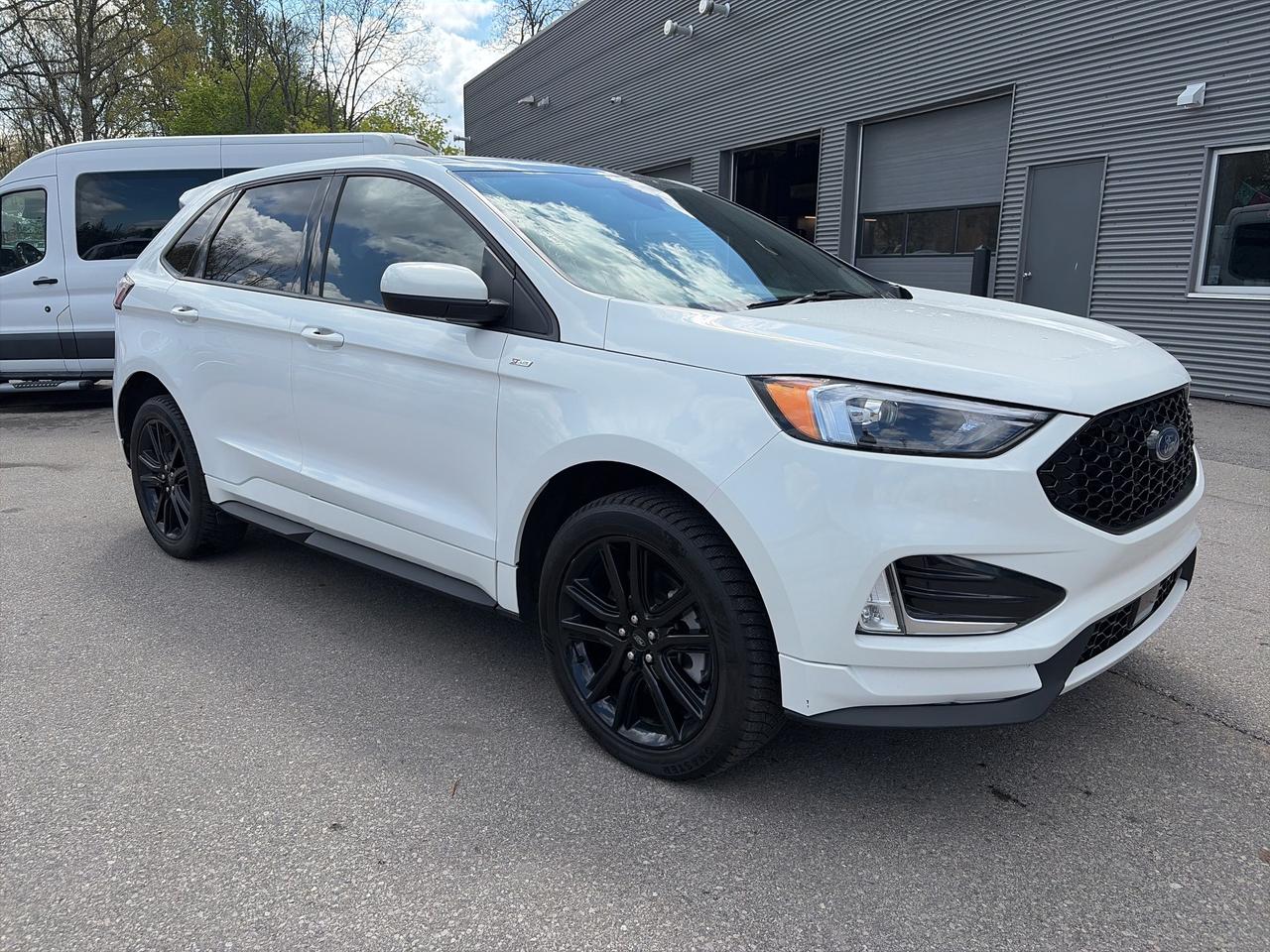 2023 Ford Edge ST Line AWD Photo2