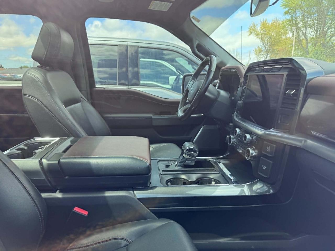 2022 Ford F-150 Lariat Photo2