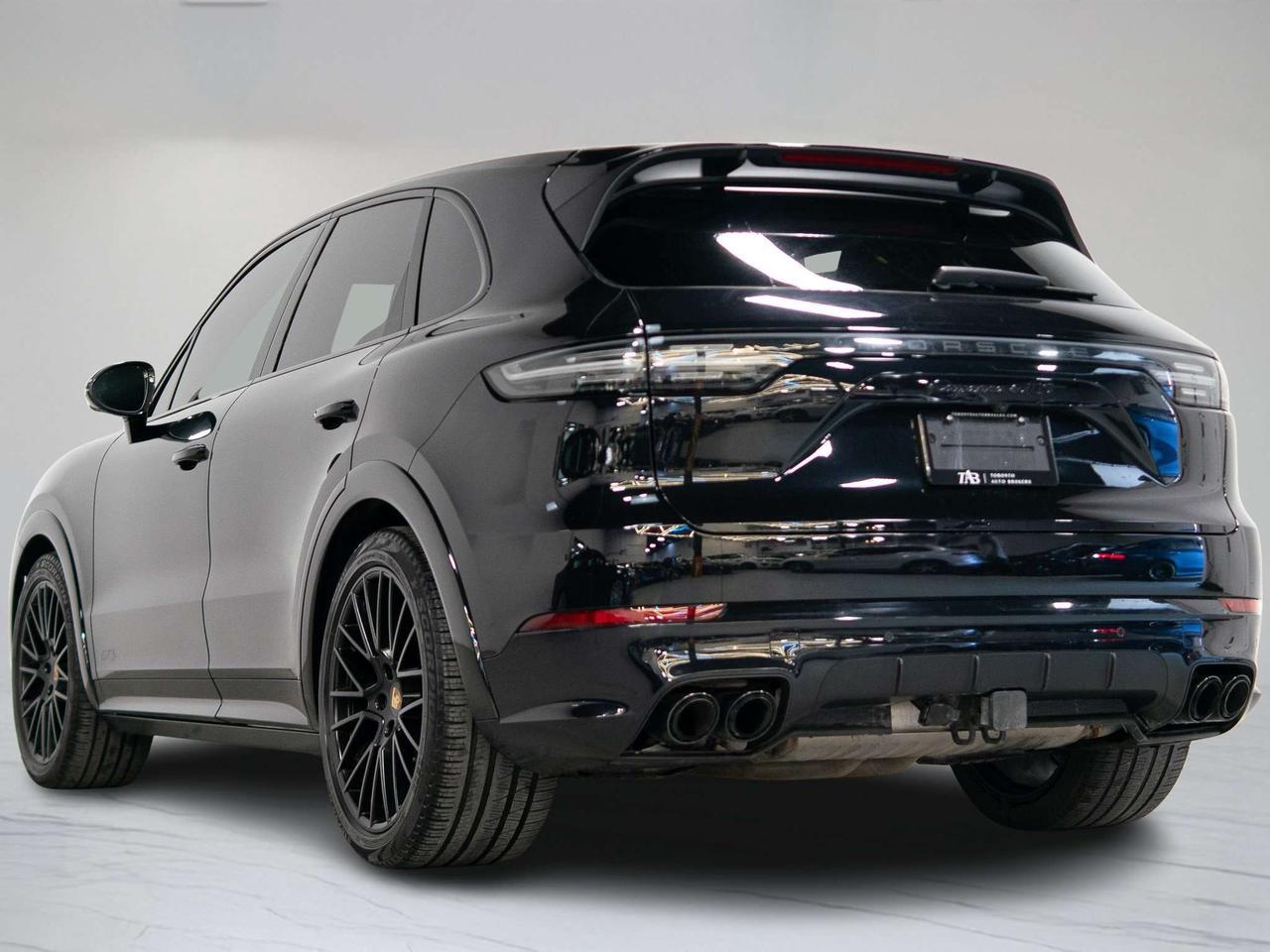 2022 Porsche Cayenne GTS | PREMIUM PKG | CARBON TRIM | 21 IN Photo4