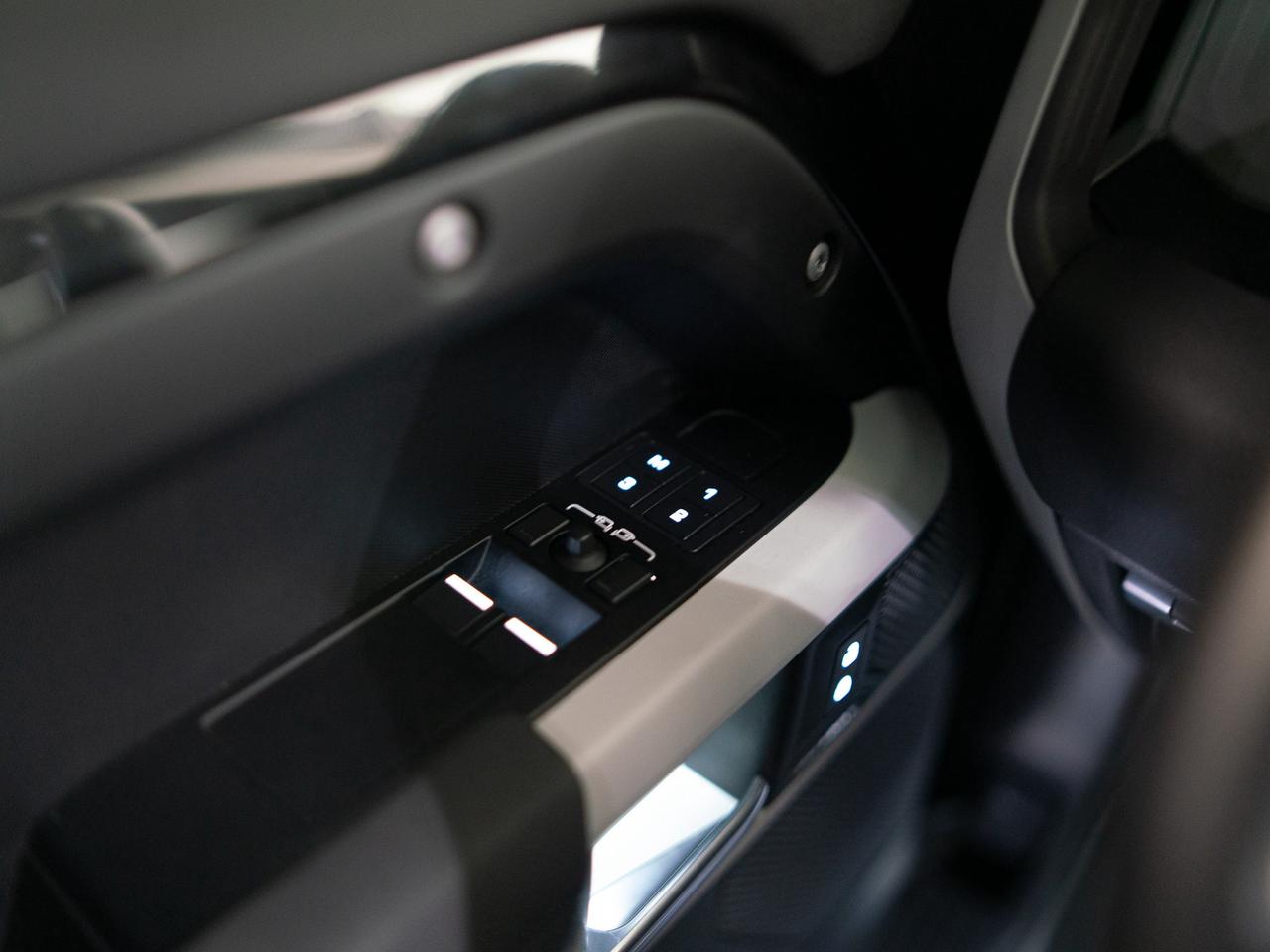 2023 Land Rover Defender X-DYNAMIC | PANO | MERIDIAN | 22 IN Photo